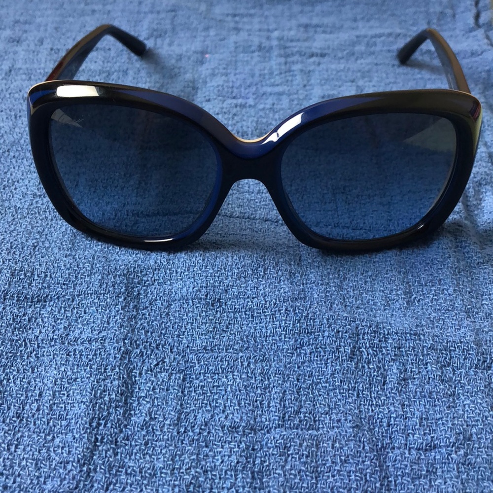 **sold **Gucci sun glasses